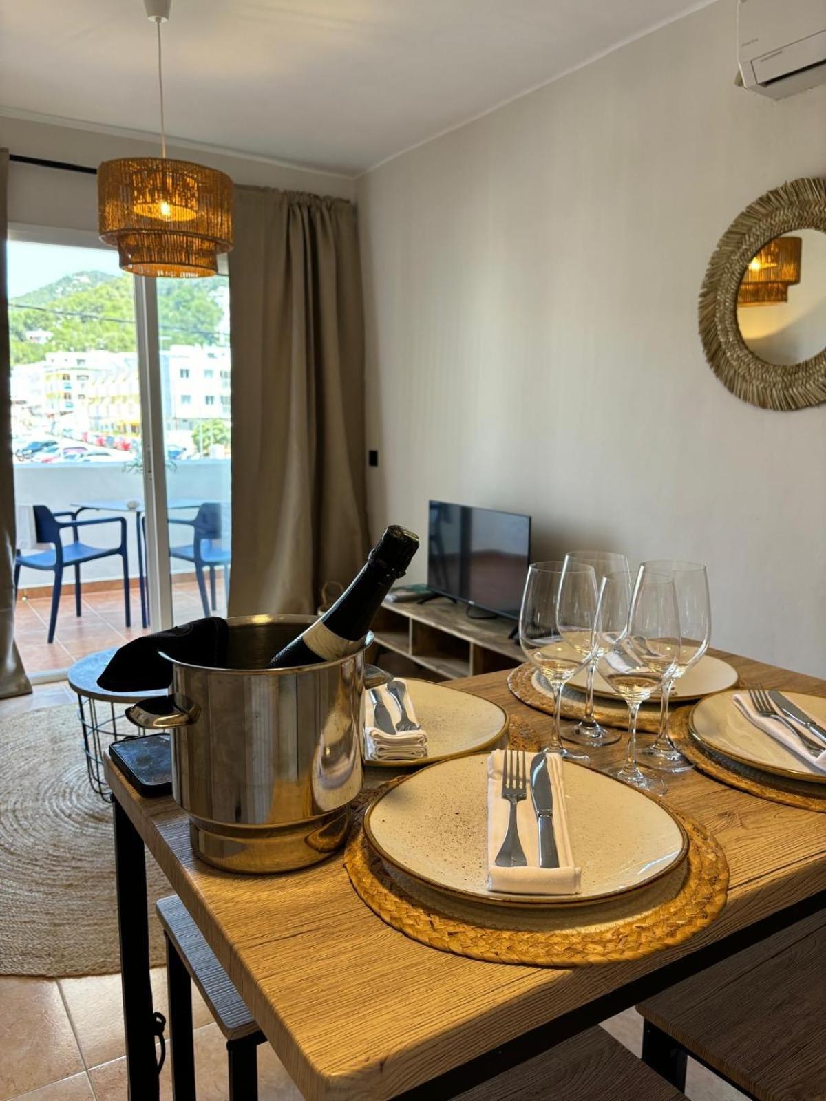 Apartamentos Ses Veles Cala Llonga  Værelse billede