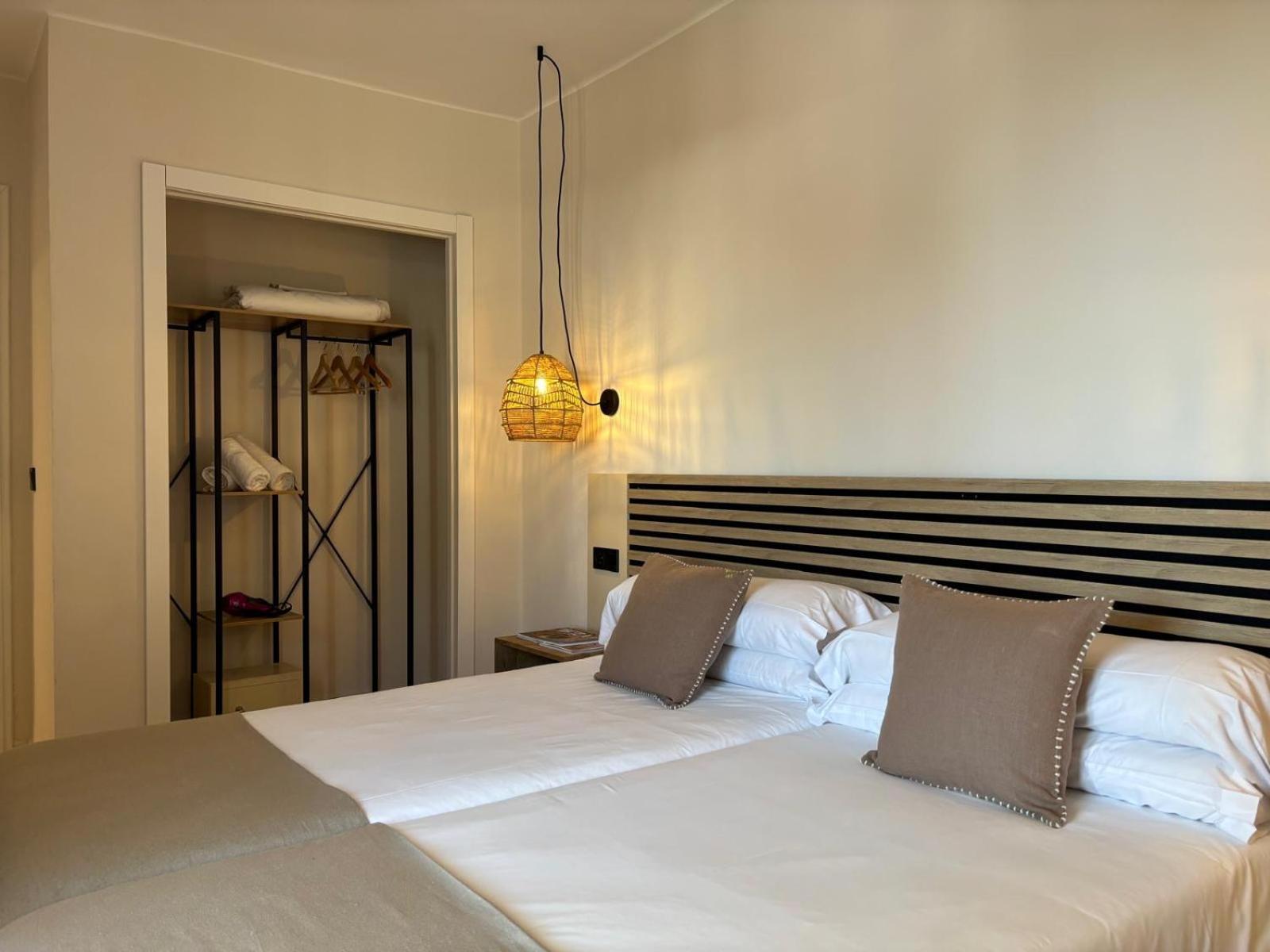 Apartamentos Ses Veles Cala Llonga  Værelse billede