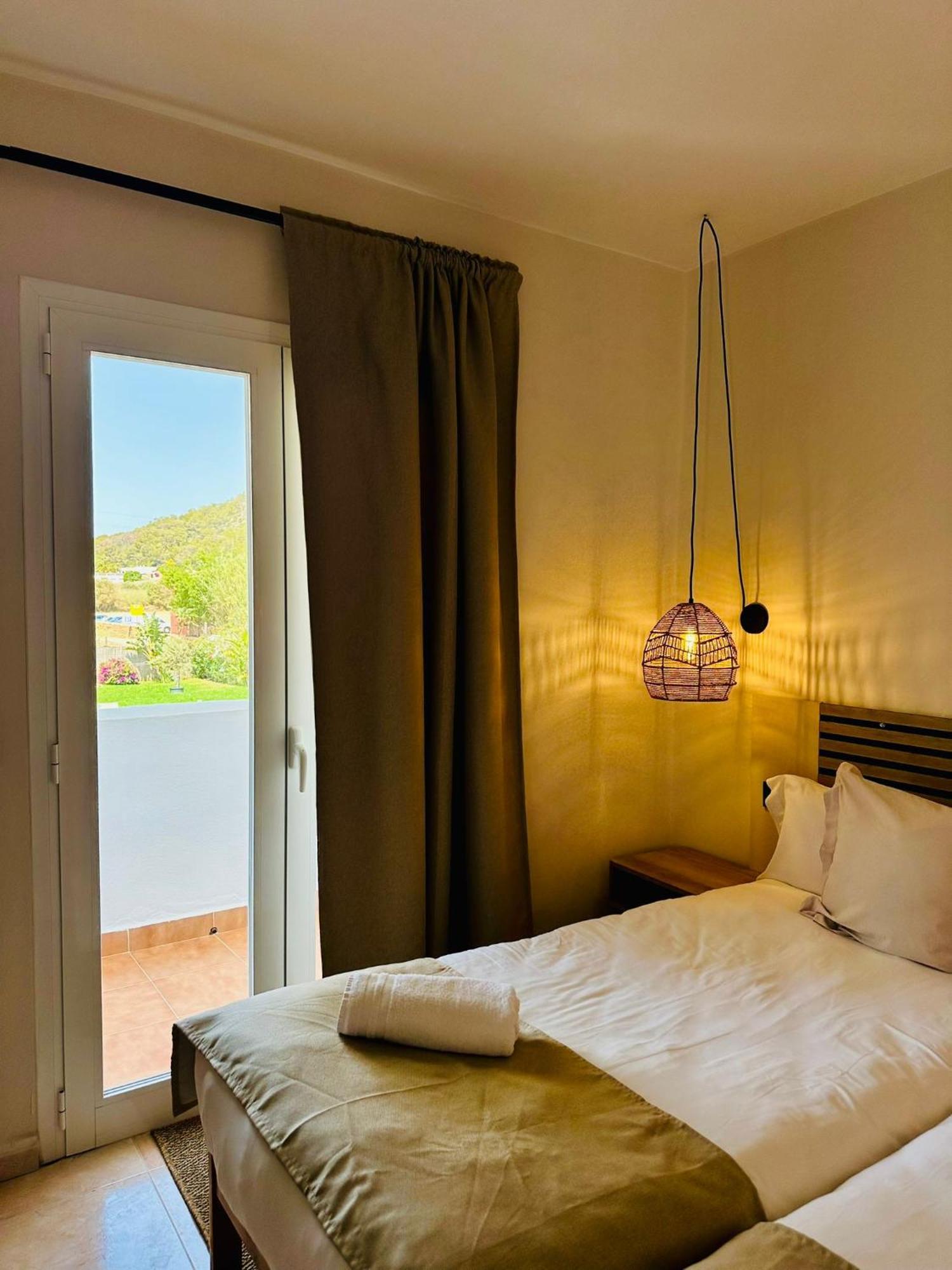 Apartamentos Ses Veles Cala Llonga  Eksteriør billede