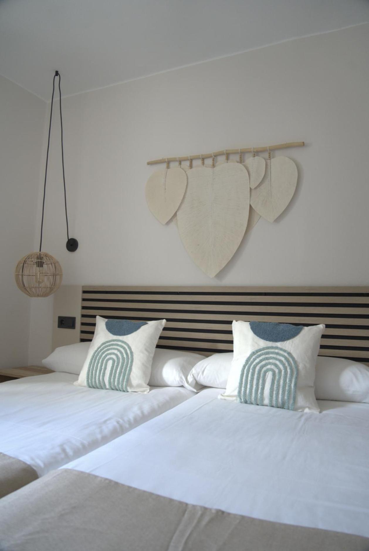 Apartamentos Ses Veles Cala Llonga  Eksteriør billede
