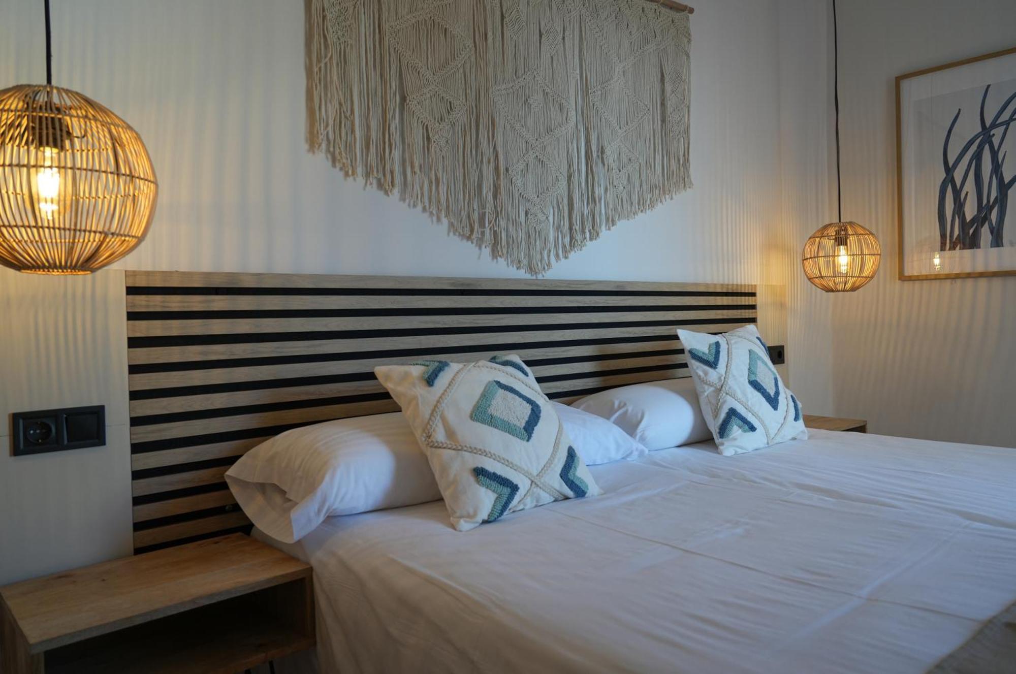 Apartamentos Ses Veles Cala Llonga  Eksteriør billede