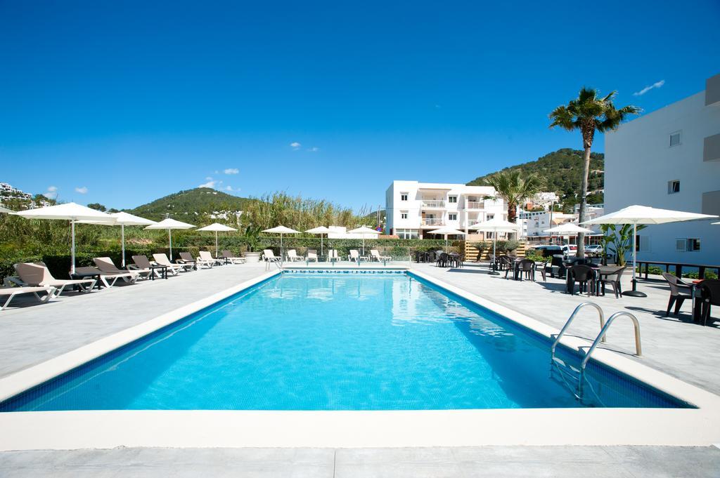 Apartamentos Ses Veles Cala Llonga  Eksteriør billede