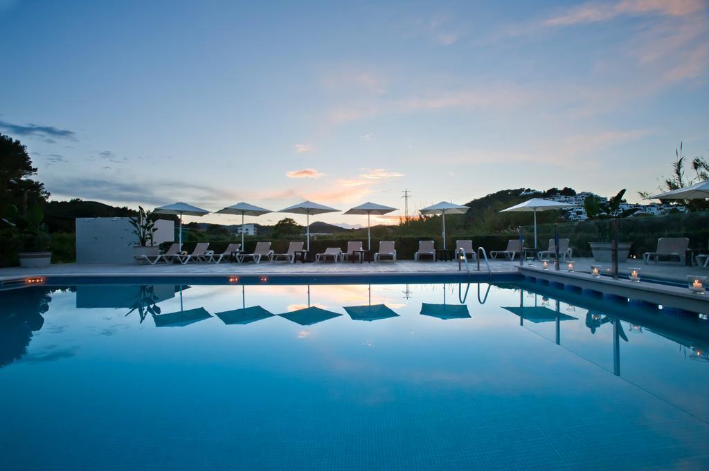 Apartamentos Ses Veles Cala Llonga  Eksteriør billede